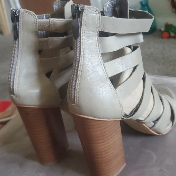 Shoes - Picture 6 of 7